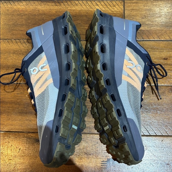 UNAVAILABLE——-Men's Gray and Black On Cloud Athletic Shoes - Picture 2 of 7